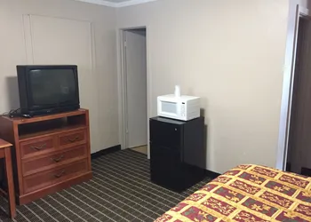 Economy Motel hotel thumbnail 4