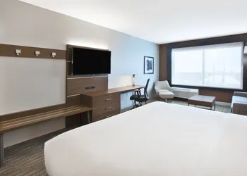 Holiday Inn Express & Suites Okemos - University Area by IHG hotel thumbnail 2