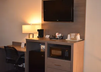 Quality Inn & Suites hotel thumbnail 7