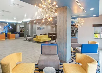 La Quinta Inn & Suites by Wyndham Ponca City hotel thumbnail 2