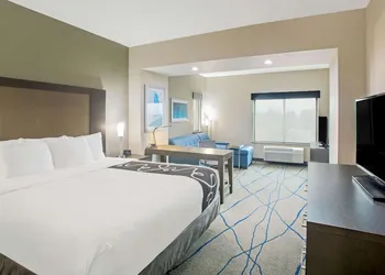 La Quinta Inn & Suites by Wyndham Ponca City hotel thumbnail 7