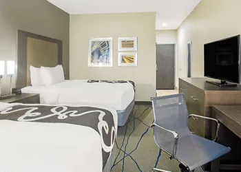 La Quinta Inn & Suites by Wyndham Ponca City hotel thumbnail 8