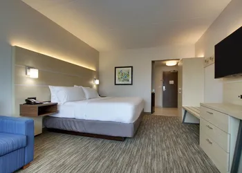 Holiday Inn Express and Suites-Elizabethtown North by IHG hotel thumbnail 6