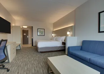 Holiday Inn Express and Suites-Elizabethtown North by IHG hotel thumbnail 7
