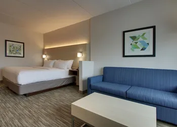 Holiday Inn Express and Suites-Elizabethtown North by IHG hotel thumbnail 8