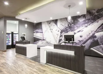 La Quinta Inn & Suites by Wyndham Amarillo Airport hotel thumbnail 2
