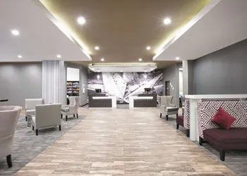 La Quinta Inn & Suites by Wyndham Amarillo Airport hotel thumbnail 3