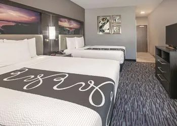 La Quinta Inn & Suites by Wyndham Amarillo Airport hotel thumbnail 5