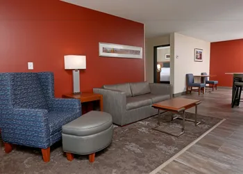 Holiday Inn & Suites Sioux Falls - Airport by IHG hotel thumbnail 3