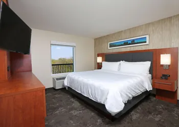 Holiday Inn & Suites Sioux Falls - Airport by IHG hotel thumbnail 6