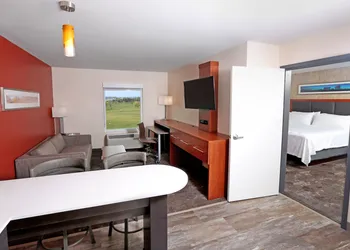 Holiday Inn & Suites Sioux Falls - Airport by IHG hotel thumbnail 7