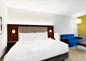 Holiday Inn Express & Suites Chalmette - New Orleans S by IHG hotel thumbnail 2