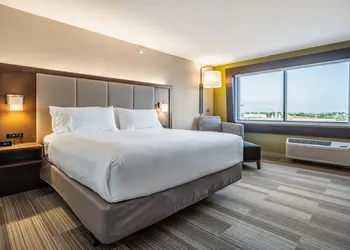 Holiday Inn Express and Suites-Platteville by IHG hotel thumbnail 4