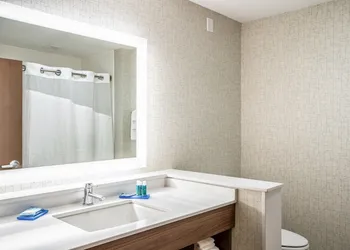 Holiday Inn Express and Suites-Platteville by IHG hotel thumbnail 8