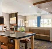 Holiday Inn Express and Suites-Cincinnati NE - Red Bank Road by IHG hotel detail image 3