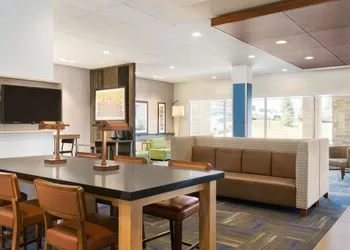 Holiday Inn Express and Suites-Cincinnati NE - Red Bank Road by IHG hotel thumbnail 3