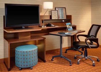 Fairfield Inn & Suites New York Queens/Fresh Meadows hotel thumbnail 4