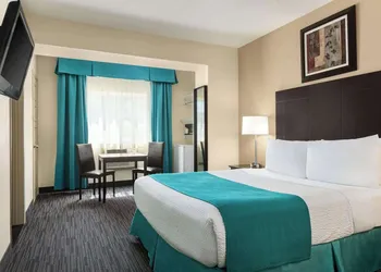 Days Inn by Wyndham Montreal East hotel thumbnail 7