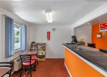 Econo Lodge Lee - Great Barrington hotel thumbnail 3