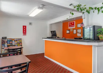 Econo Lodge Lee - Great Barrington hotel thumbnail 5