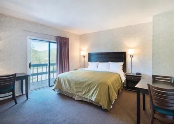 Econo Lodge Lee - Great Barrington hotel thumbnail 6