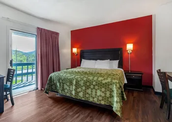 Econo Lodge Lee - Great Barrington hotel thumbnail 7