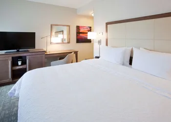 Hampton Inn Spicer Green Lake hotel thumbnail 8