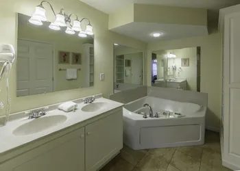 Holiday Inn Club Vacations Oak n’ Spruce Resort in the Berkshires by IHG hotel thumbnail 5