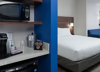 Holiday Inn Express & Suites Orlando at SeaWorld by IHG hotel thumbnail 3