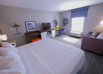 Hampton Inn & Suites Forest City hotel thumbnail 6