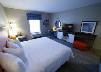 Hampton Inn & Suites Forest City hotel thumbnail 7