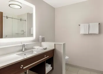 Holiday Inn Express Spring Hill by IHG hotel thumbnail 3