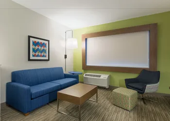 Holiday Inn Express and Suites San Marcos South by IHG hotel thumbnail 2