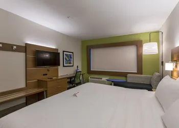 Holiday Inn Express and Suites San Marcos South by IHG hotel thumbnail 8