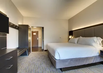 Holiday Inn Express & Suites Summerville by IHG hotel thumbnail 3