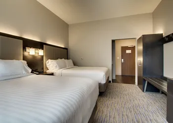Holiday Inn Express & Suites Summerville by IHG hotel thumbnail 8