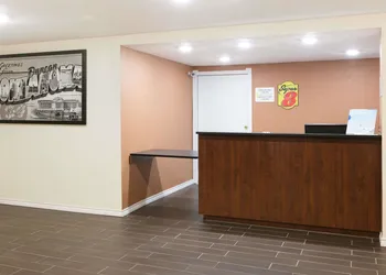 Super 8 by Wyndham Duncan OK hotel thumbnail 2