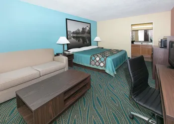Super 8 by Wyndham Duncan OK hotel thumbnail 4