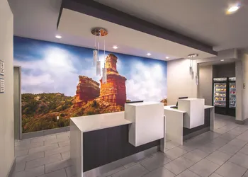 La Quinta Inn & Suites by Wyndham Pampa hotel thumbnail 2