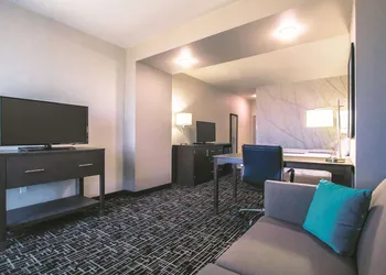 La Quinta Inn & Suites by Wyndham Pampa hotel thumbnail 7