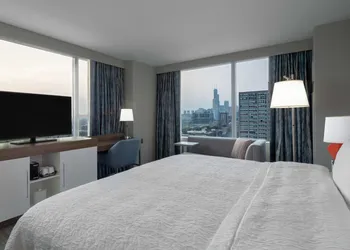 Hampton Inn Chicago McCormick Place hotel thumbnail 6
