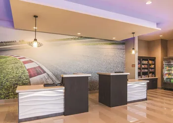 La Quinta Inn & Suites by Wyndham Atlanta South - McDonough hotel thumbnail 2