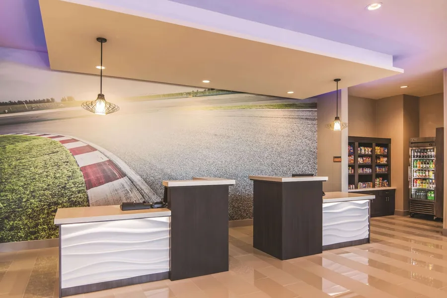 La Quinta Inn & Suites by Wyndham Atlanta South - McDonough hotel detail image 2