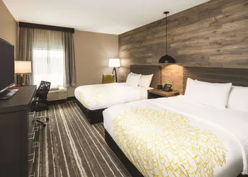 La Quinta Inn & Suites by Wyndham Atlanta South - McDonough hotel thumbnail 4