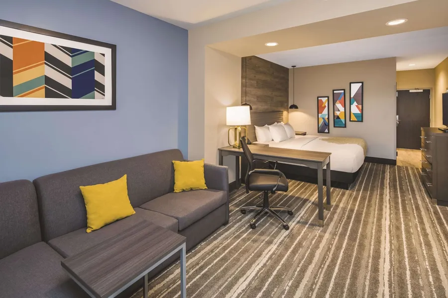 La Quinta Inn & Suites by Wyndham Atlanta South - McDonough hotel detail image 6