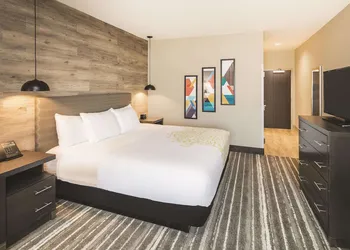 La Quinta Inn & Suites by Wyndham Atlanta South - McDonough hotel thumbnail 7