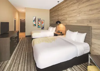 La Quinta Inn & Suites by Wyndham Atlanta South - McDonough hotel thumbnail 8