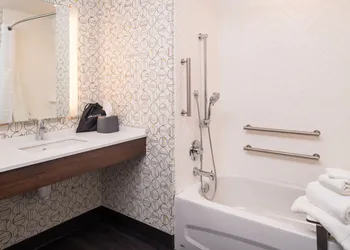 Holiday Inn Joplin by IHG hotel thumbnail 4