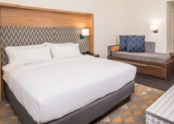 Holiday Inn Joplin by IHG hotel thumbnail 8