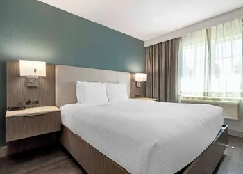 Best Western Plus Temecula Wine Country Hotel &Suites hotel thumbnail 6